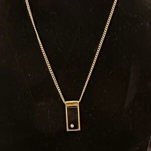 Elegant Gold Pendant Necklace